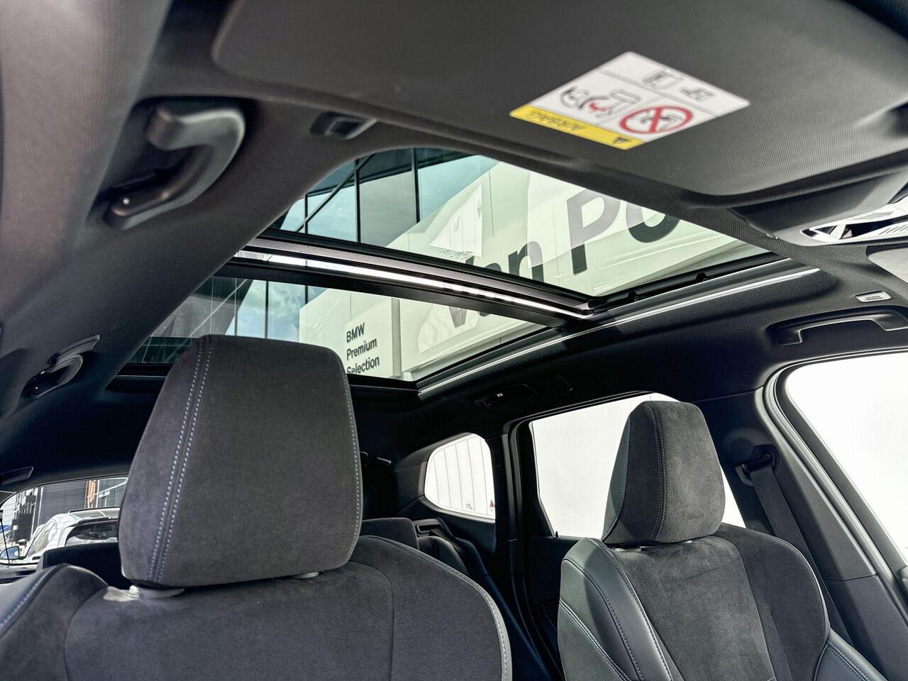 BMW iX1 xDrive30 Launch Edition 67 kWh | Selections