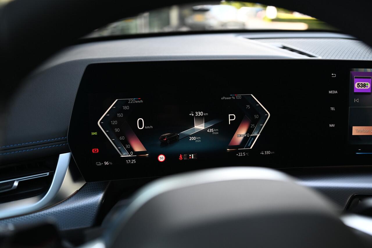 BMW iX1 eDrive20 M Sport / Sportstoelen / M Adaptief onderstel / Parking Assistant / Stoelverwarming