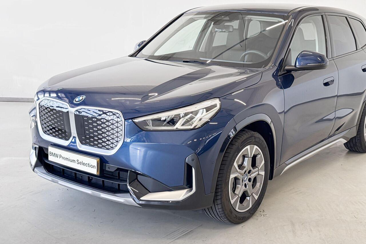 BMW iX1 eDrive20 xLine | Selections