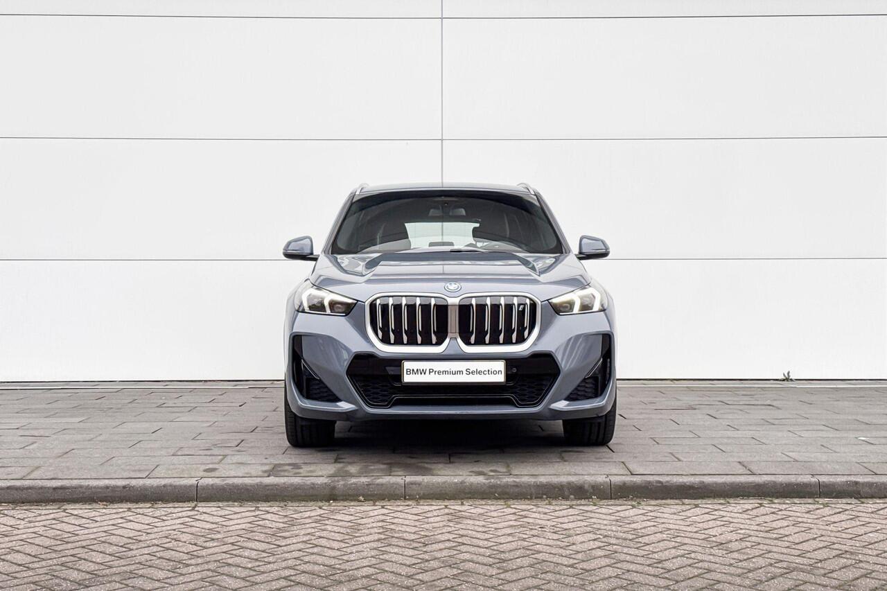 BMW iX1 xDrive30 M-Sport Premium Pack | Selections | M Sport | Stoelverwarming | Driving Assistant Plus | Comfort Access |