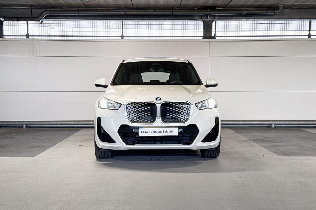 BMW iX1 xDrive30 67 kWh