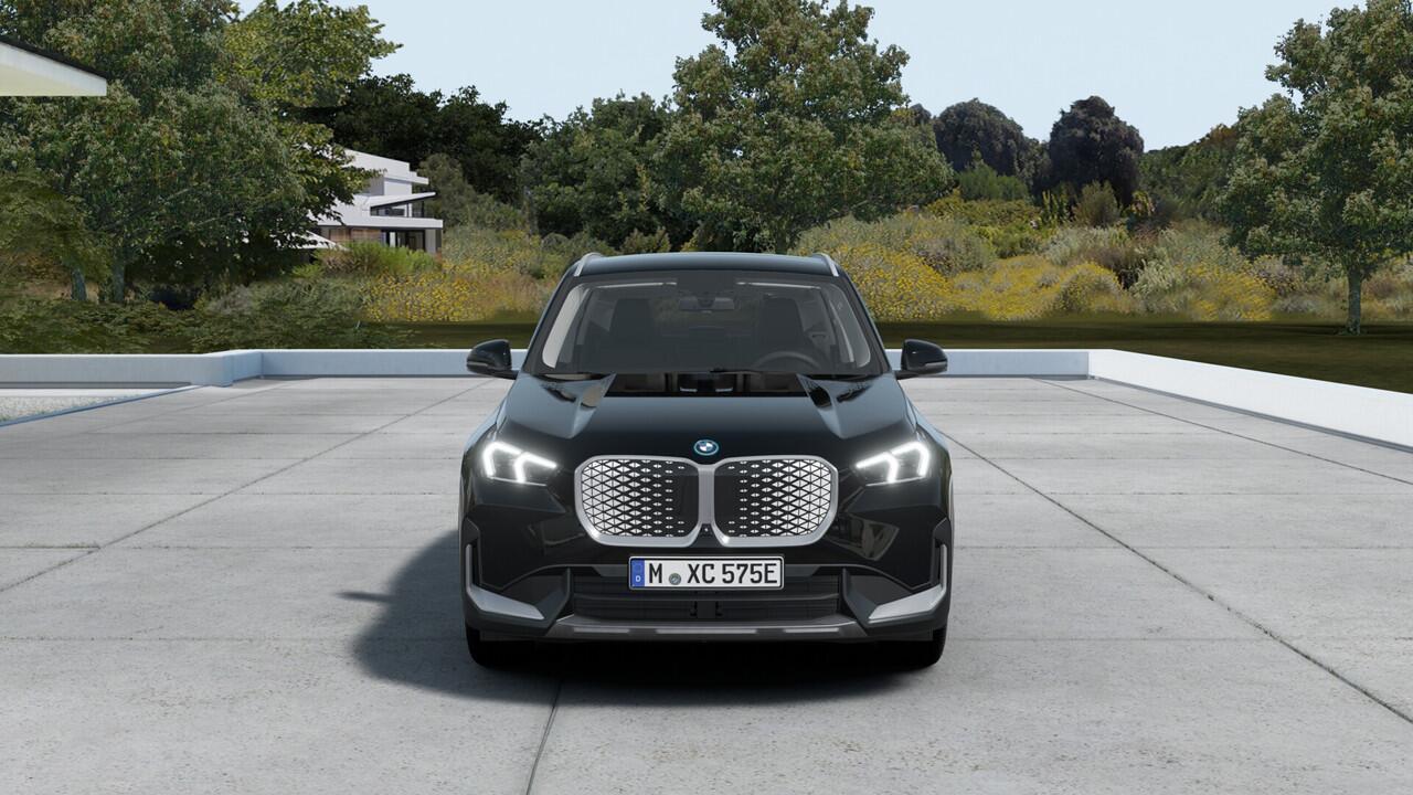 BMW iX1 eDrive20 xLine / Achteruitrijcamera / Adaptieve LED / Comfort Access / Parking Assistant / Stoelverwarming