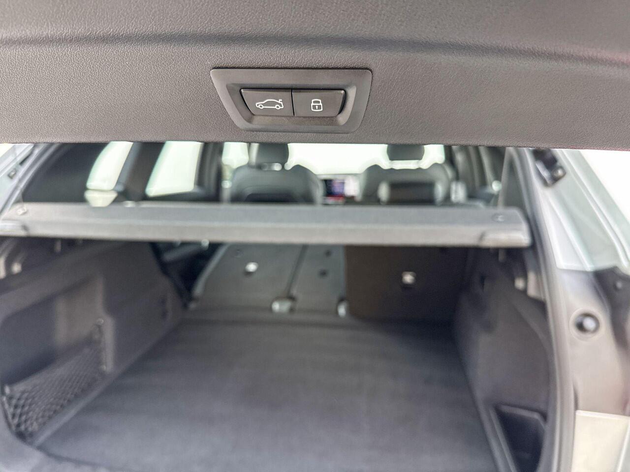 BMW iX1 xDrive30 67 kWh M Sport Pro 20 Inch / Comfort Acces / Shadow Line / Binnen & Buitenspiegel Automatisch Dimmend / Stoelverwarming