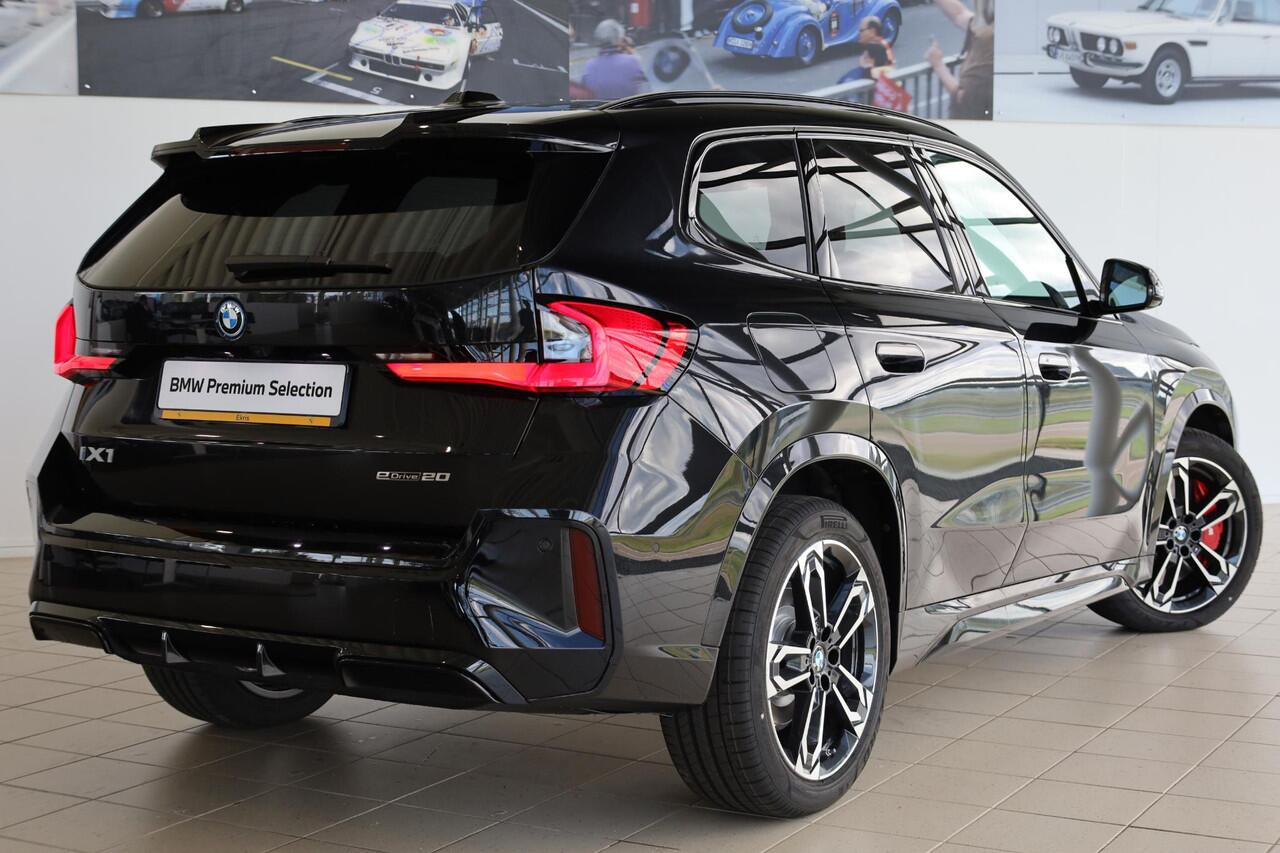 BMW iX1 eDrive20 M Sport Pro | Driving Assitant Plus | Panoramadak | Elektr. Trekhaak