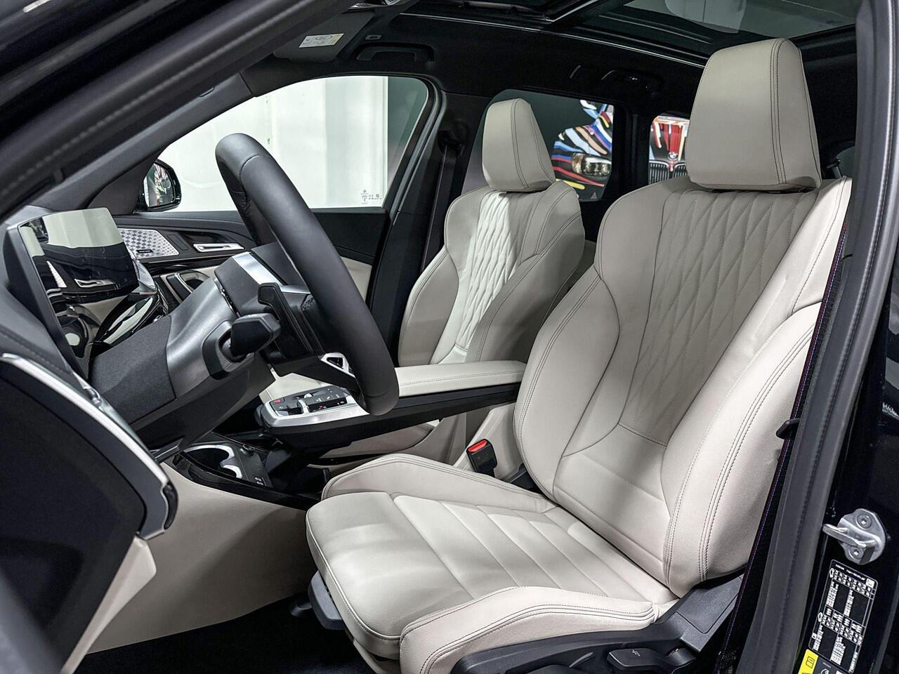 BMW iX1 eDrive20 | M-Sport Pro | Travel Pack | Innovation Pack | Driving Assistant Plus | Harman/Kardon | Comfort Access | Trekhaak | Selections