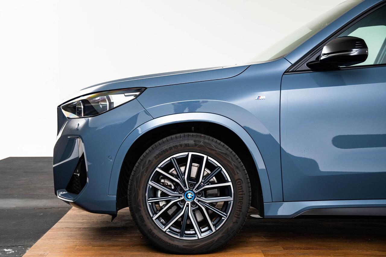 BMW iX1 xDrive30 Launch Edition 67 kWh M Sport - Trekhaak - Driving Assistant Plus - Comfort Access - Elektrisch verstelbare/verwarmde voorstoelen - Grootlichtassistent - Actieve bestuurdersstoel -