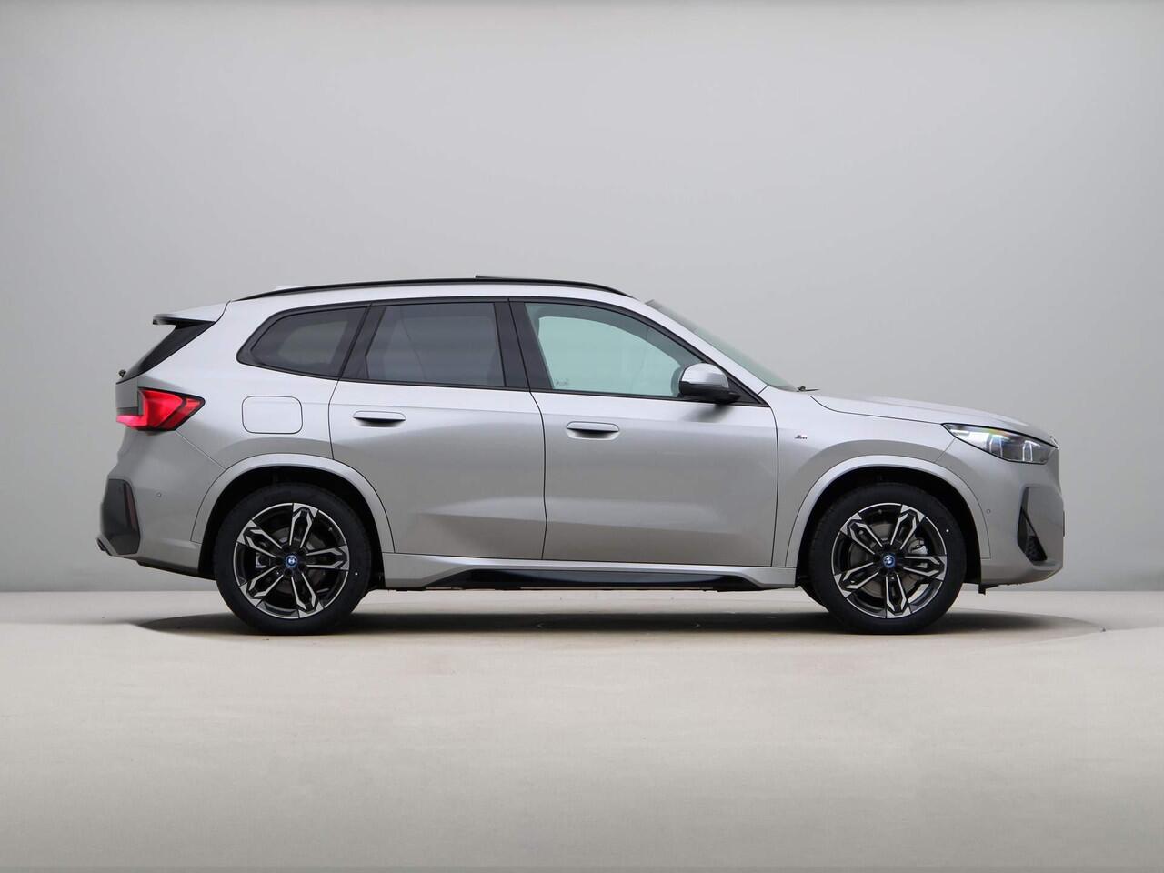 BMW iX1 xDrive30 67 kWh | M-Sportpakket | Trekhaak | 19inch | Ekris Selection