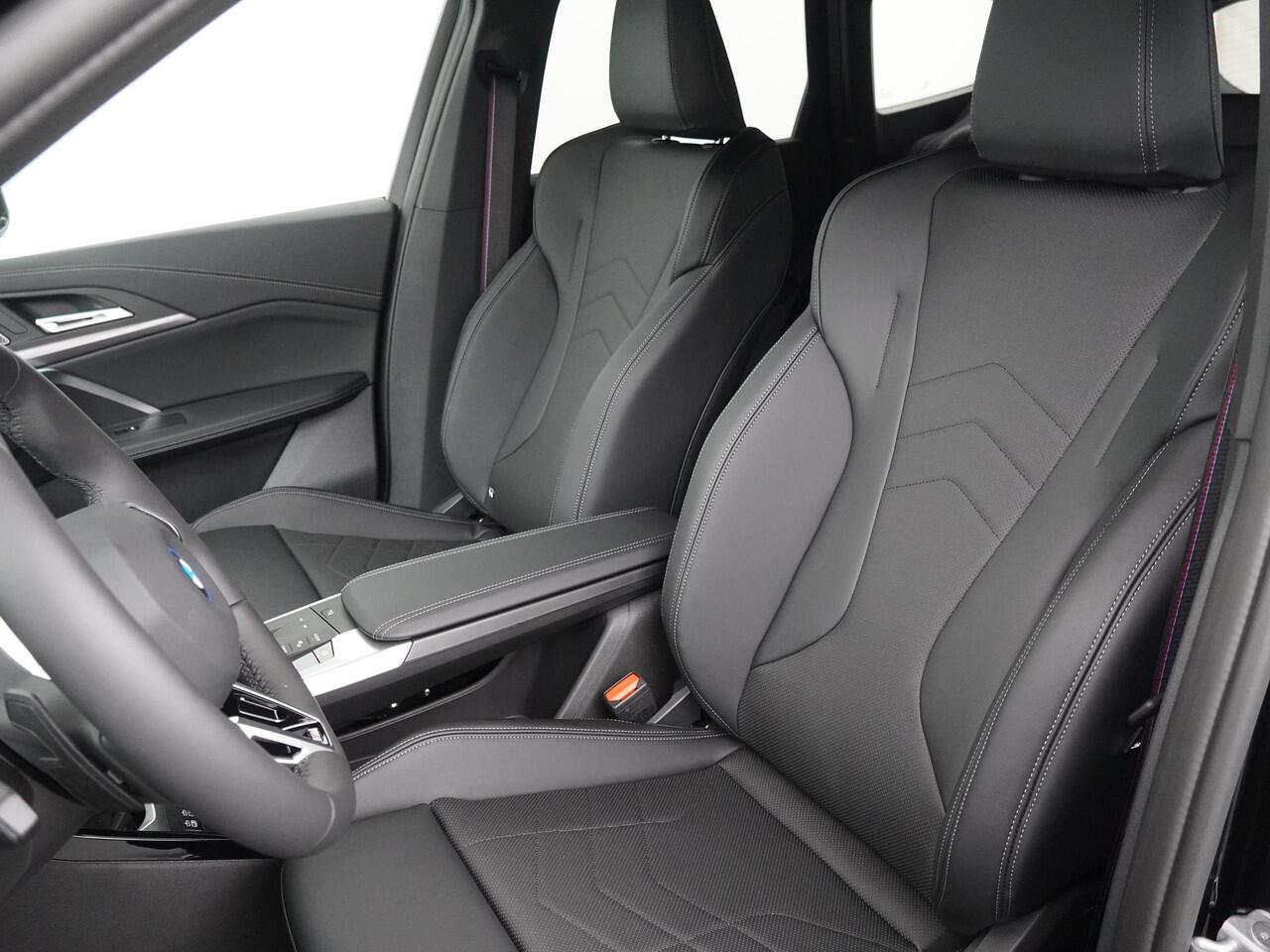 BMW iX1 eDrive20 67 kWh M-Sport Pro | Adaptive Cruise | Panoramadak | Harman Kardon | Elektrische stoelbediening | 19''