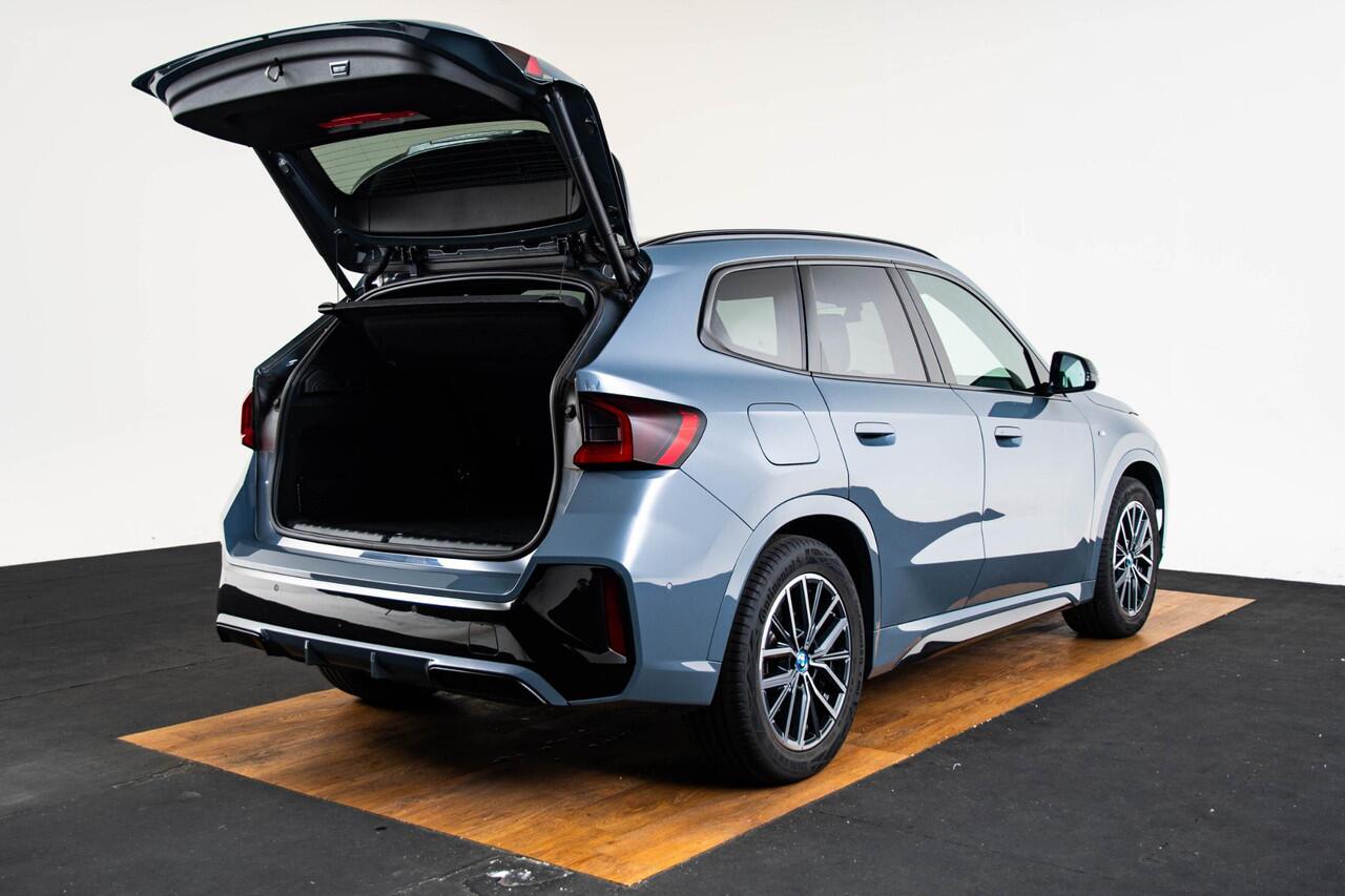 BMW iX1 xDrive30 Launch Edition 67 kWh M Sport - Trekhaak - Driving Assistant Plus - Comfort Access - Elektrisch verstelbare/verwarmde voorstoelen - Grootlichtassistent - Actieve bestuurdersstoel -