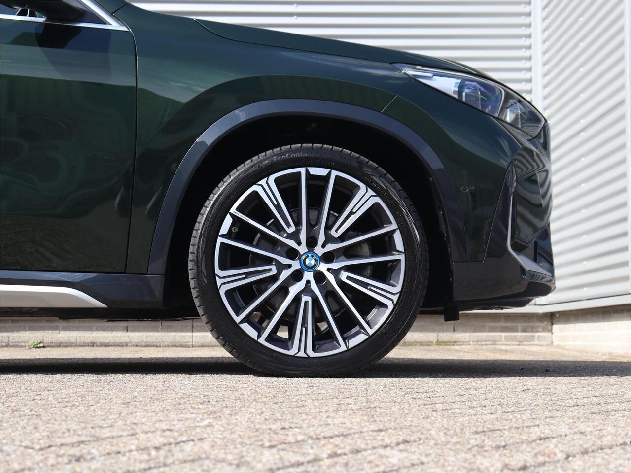 BMW iX1 xDrive30 | X-Line | Panodak | Trekhaak | Harman Kardon | Head-Up | Parking Assistant Plus | Comfort Access | Elektr. Voorstoel | Stuurwielverwarming | 20'' LMV