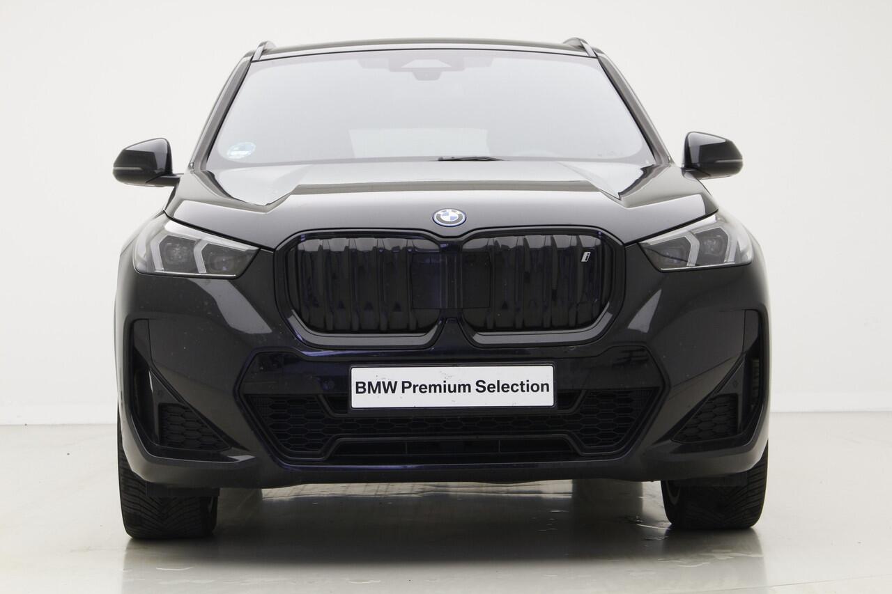 BMW iX1 xDrive30 67 kWh | Panorama | Camera | Harman Kardon | Voorbereiding Driving Assistant Plus | BSI 4jr |