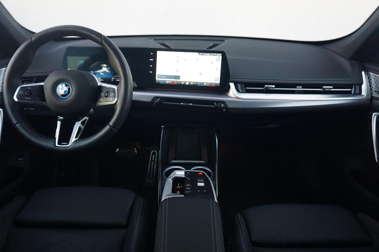 BMW iX1 eDrive20 M Sportpakket Pro 19'' / Panoramadak / Harman Kardon | Ekris Selection