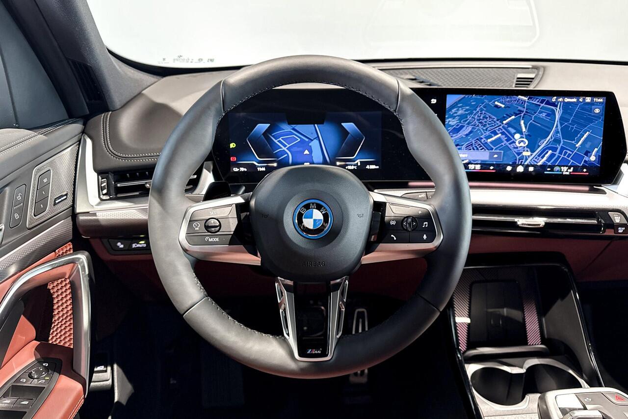BMW iX1 eDrive20 67 kWh | M Sport | Glazen Panoramadak | Harman Kardon | Trekhaak |