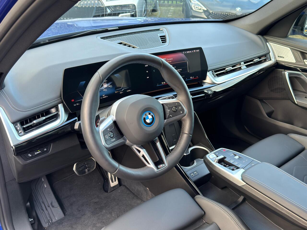 BMW iX1 eDrive20 | M-Sport | Panorama | 21'' | Camera | Harman/Kardon