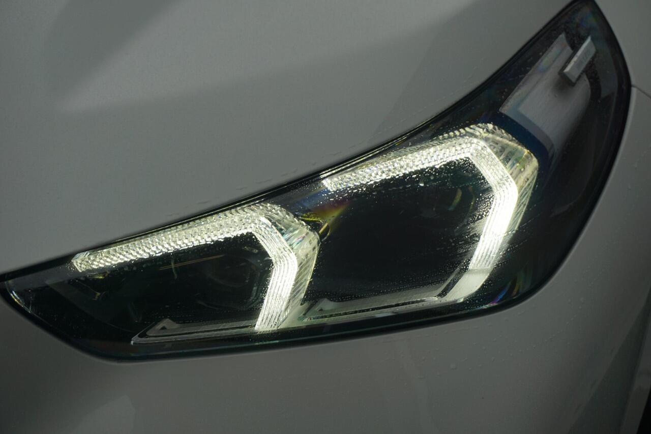 BMW iX1 eDrive20 M Sport | Trekhaak / Panoramadak / Harman Kardon / Cruise control adaptief met Stop&Go / Comfort Access