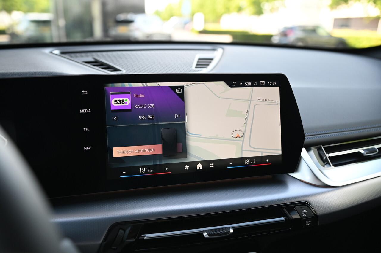 BMW iX1 eDrive20 M Sport / Sportstoelen / M Adaptief onderstel / Parking Assistant / Stoelverwarming