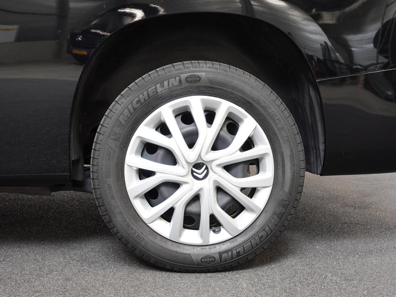 Citroen BERLINGO 130PK Automaat L2 Navigatie Apple carplay/ Android Auto Cruise control Trekhaak parkeersensoren 3-Zits Euro6