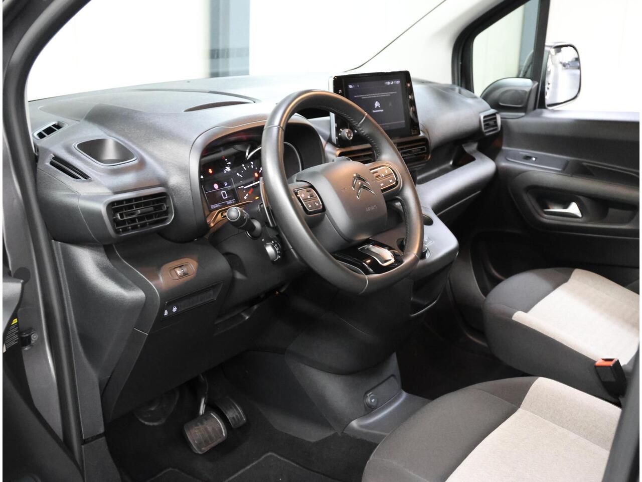 Citroen BERLINGO 1.2 130PK Shine | AUTOMAAT | AppleCarPlay/AndroidAuto | 5 Persoons! | Camera | Navigatie | Cruise Control | Climate Control | Dakreals | Parkeersensoren | Privacy Glass | Armsteunen | Isofix |