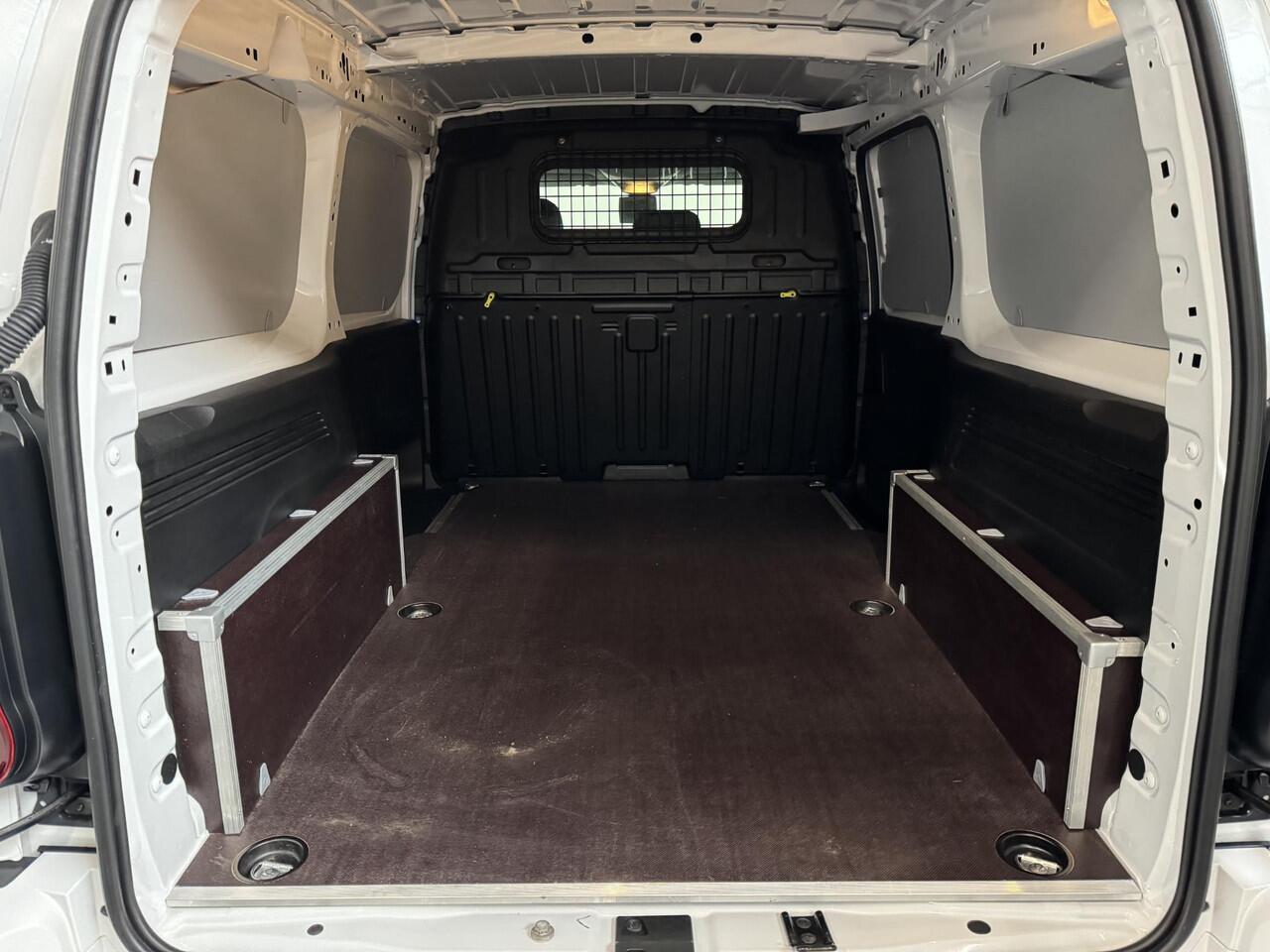 Citroen BERLINGO 130PK Automaat L2 Navigatie Apple carplay/ Android Auto Cruise control Trekhaak parkeersensoren 3-Zits Euro6