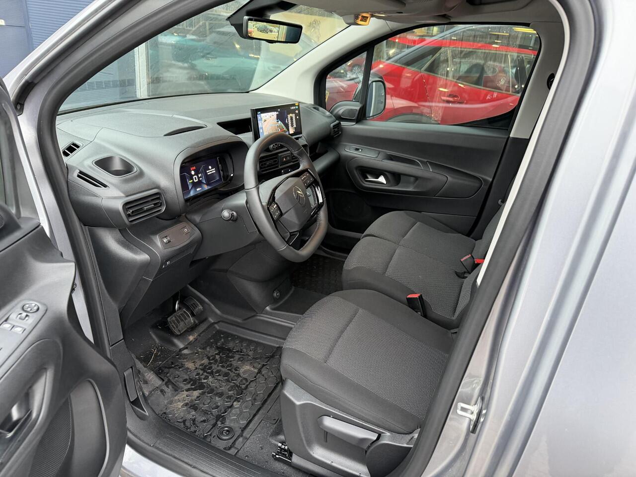 Citroen BERLINGO ë-Berlingo 136 L1 50 kWh | Automaat | 100% Elektrisch | 3 zits | Pack Look | Navigatie | Achteruitrijcamera | Lichtmetalen Velgen | Parkeersensoren | Dodehoekdetectie | DAB | Vloer + zijwand bekleding | Trekhaak voorbereiding | Reservewiel |