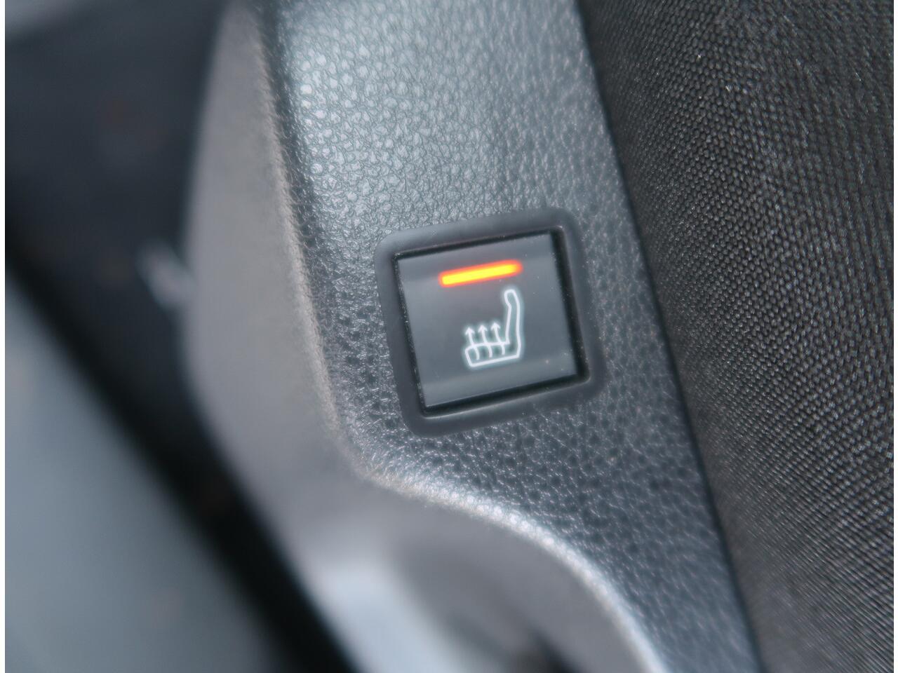 Citroen BERLINGO 130 Pk Benzine ** AUTOMAAT * * Climate & Cruise Control * Trekhaak * L.M. Velgen * Navigatie & Spotify via Apple Carplay / Android Auto * Stoelverwarming * Vierseizoenenbanden Michelin * Vingerhoets; Vierde Generatie Eersteklas Service !