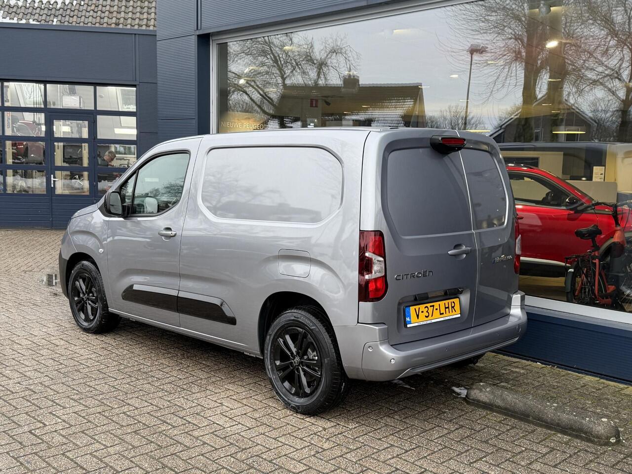 Citroen BERLINGO ë-Berlingo 136 L1 50 kWh | Automaat | 100% Elektrisch | 3 zits | Pack Look | Navigatie | Achteruitrijcamera | Lichtmetalen Velgen | Parkeersensoren | Dodehoekdetectie | DAB | Vloer + zijwand bekleding | Trekhaak voorbereiding | Reservewiel |