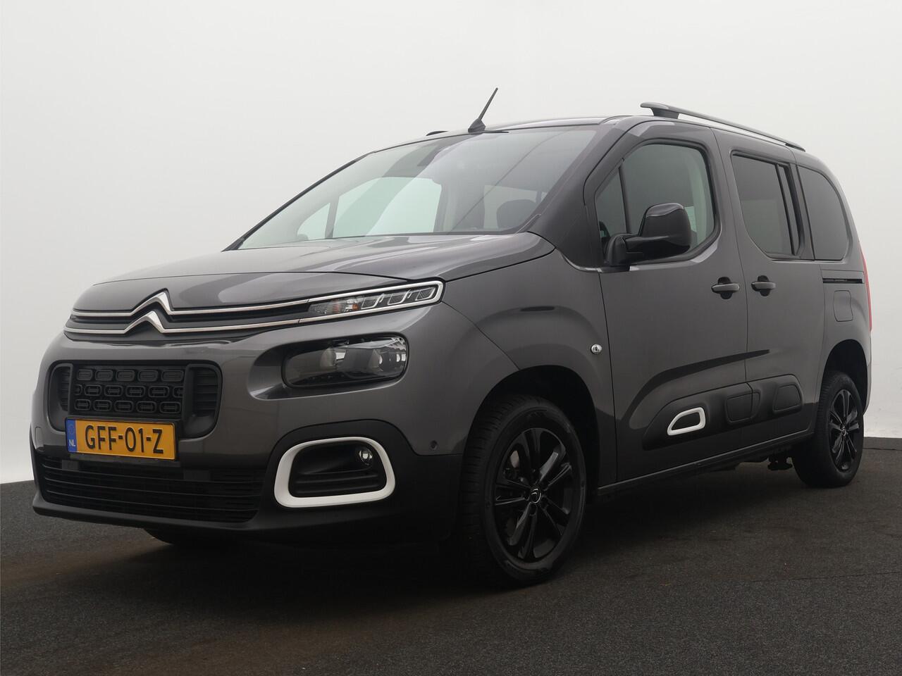 Citroen BERLINGO 1.2 PureTech Shine Direct leverbaar! Rolstoelauto, uitgevoerd met nieuwe bodemverlaging