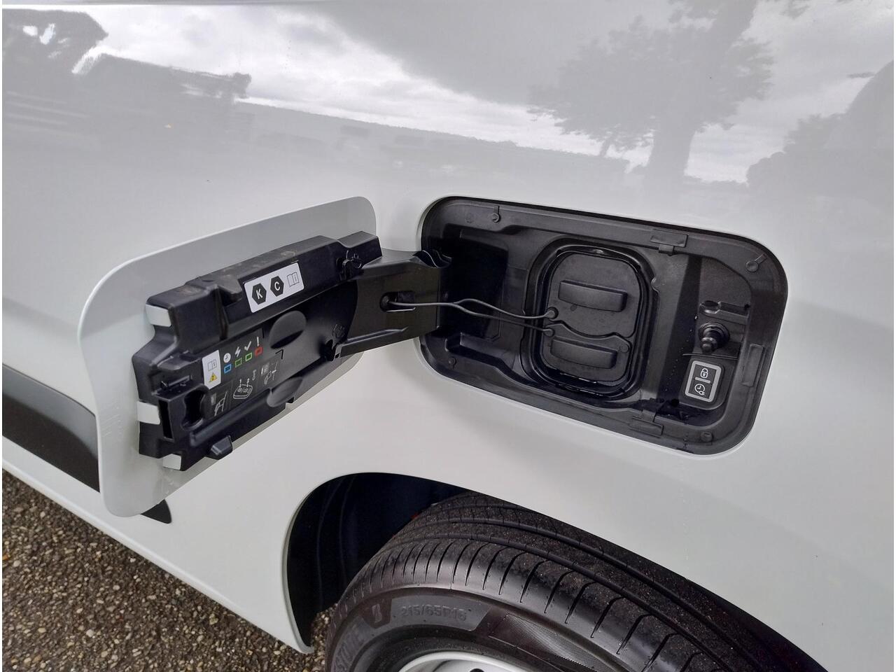 Citroen BERLINGO ë-Berlingo L1 50 kWh 136pk | 8 jaar garantie | 0% financial lease | Apple Carplay | Android Auto | Multimedia | Achteruitrijcamera | Parkeersensoren achter | Digital cockpit | Stuurwielbediening | Bestuurdersstoel comfort | Armsteun | Warmtepomp | Vehicle