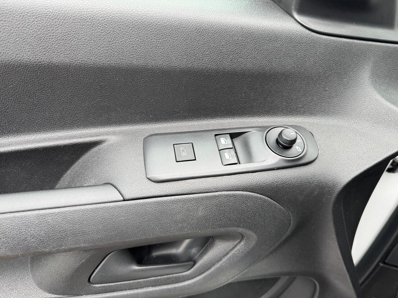 Citroen BERLINGO 1.2 PureTech Club 3 zits