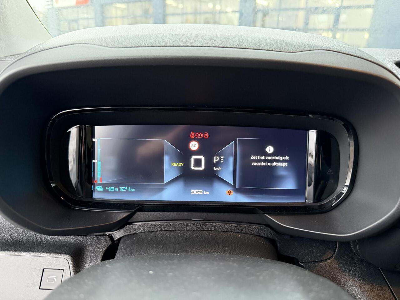 Citroen BERLINGO ë-Berlingo 136 L1 50 kWh | Automaat | 100% Elektrisch | 3 zits | Pack Look | Navigatie | Achteruitrijcamera | Lichtmetalen Velgen | Parkeersensoren | Dodehoekdetectie | DAB | Vloer + zijwand bekleding | Trekhaak voorbereiding | Reservewiel |