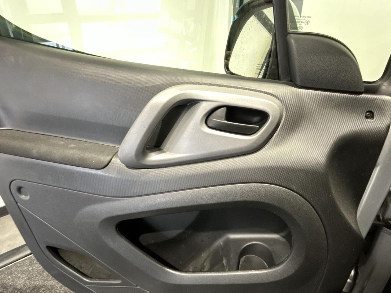 Citroen BERLINGO e-Berlingo Feel 23 kWh | Parkeersensor achter | Cruise control | Navigatie | Soh (batterijcheck) 85,8 %