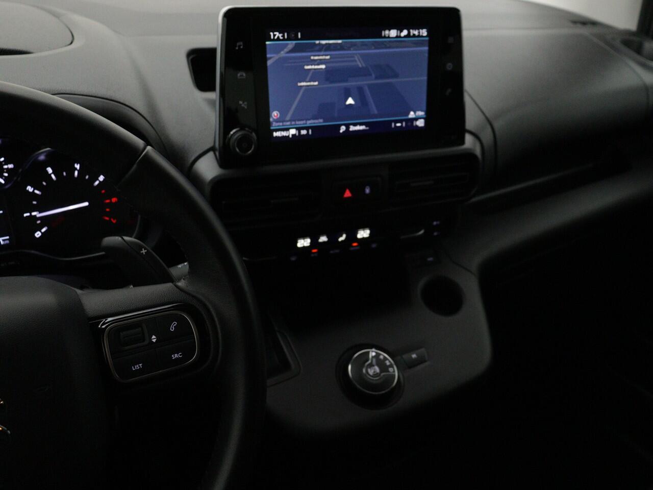 Citroen BERLINGO 1.2 PureTech Shine Direct leverbaar! Rolstoelauto, uitgevoerd met nieuwe bodemverlaging