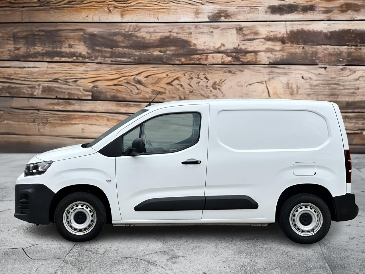Citroen BERLINGO 1.5 BlueHDI Club | Nieuwstaat | Marge | 26000 km NAP | Vanaf ¤ 249,- per maand | O.B.V. zakelijke Financial Lease