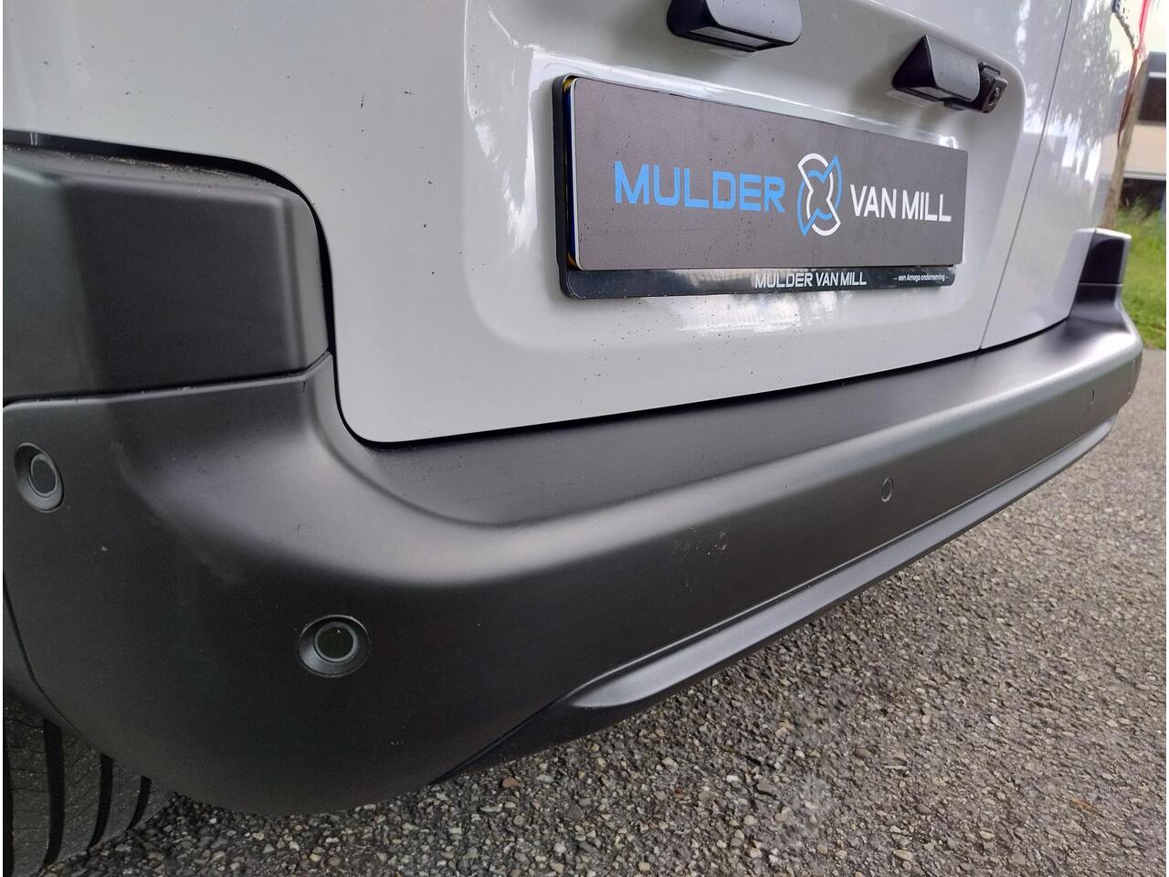 Citroen BERLINGO ë-Berlingo L1 50 kWh 136pk | 8 jaar garantie | NAVI | Multimedia | Apple Carplay | Android Auto | Surround View Camera | Parkeersensoren voor- en achter | Achteruitrijcamera | Dode hoek detectie | Elektrisch inklapbare spiegels | Licht- en regensensor | M