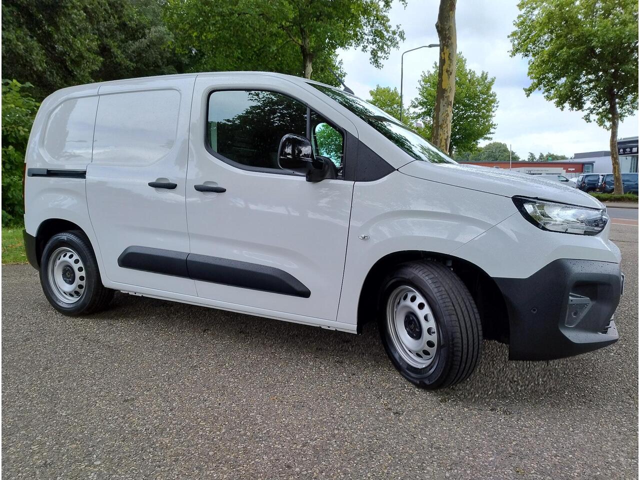 Citroen BERLINGO ë-Berlingo L1 50 kWh 136pk | 8 jaar garantie | NAVI | Multimedia | Apple Carplay | Android Auto | Surround View Camera | Parkeersensoren voor- en achter | Achteruitrijcamera | Dode hoek detectie | Elektrisch inklapbare spiegels | Licht- en regensensor | M
