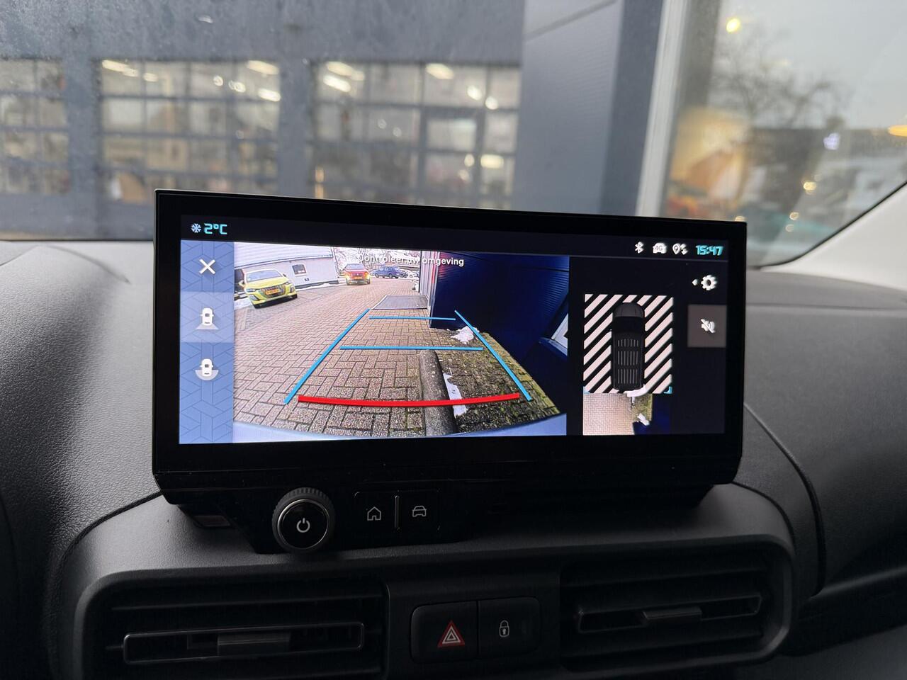 Citroen BERLINGO ë-Berlingo 136 L1 50 kWh | Automaat | 100% Elektrisch | 3 zits | Pack Look | Navigatie | Achteruitrijcamera | Lichtmetalen Velgen | Parkeersensoren | Dodehoekdetectie | DAB | Vloer + zijwand bekleding | Trekhaak voorbereiding | Reservewiel |