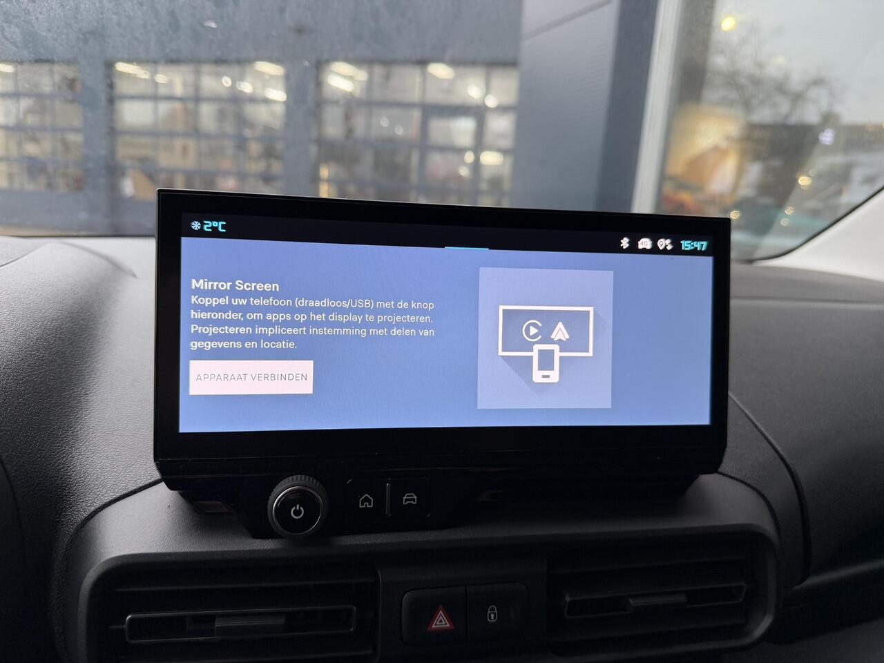 Citroen BERLINGO ë-Berlingo 136 L1 50 kWh | Automaat | 100% Elektrisch | 3 zits | Pack Look | Navigatie | Achteruitrijcamera | Lichtmetalen Velgen | Parkeersensoren | Dodehoekdetectie | DAB | Vloer + zijwand bekleding | Trekhaak voorbereiding | Reservewiel |