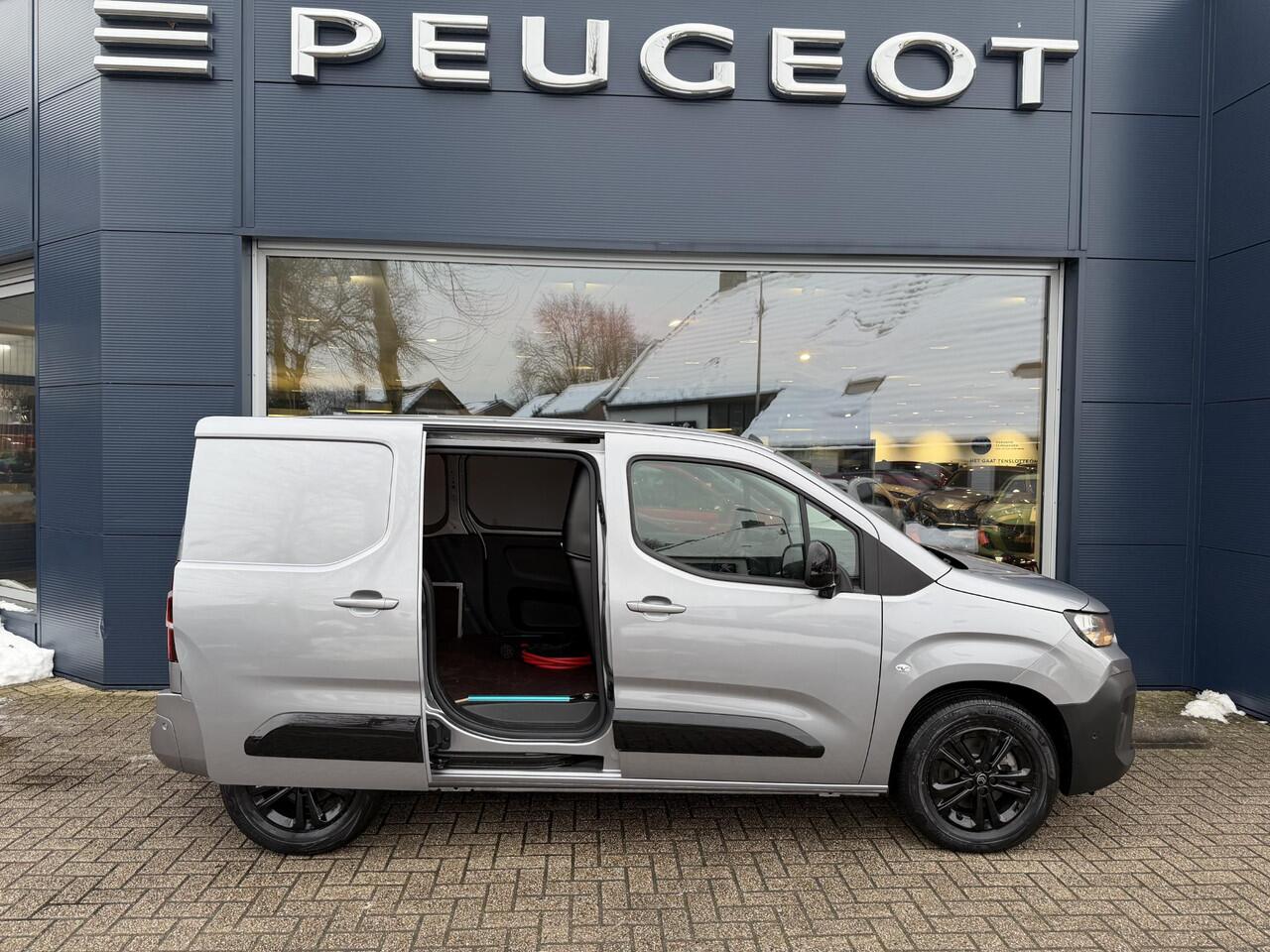 Citroen BERLINGO ë-Berlingo 136 L1 50 kWh | Automaat | 100% Elektrisch | 3 zits | Pack Look | Navigatie | Achteruitrijcamera | Lichtmetalen Velgen | Parkeersensoren | Dodehoekdetectie | DAB | Vloer + zijwand bekleding | Trekhaak voorbereiding | Reservewiel |