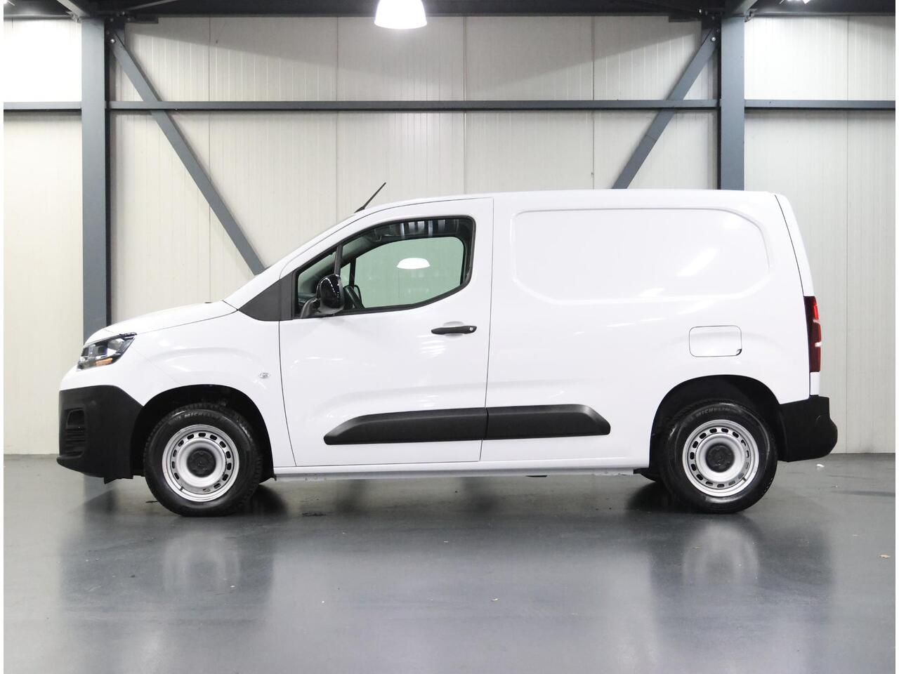 Citroen BERLINGO 1.5 BlueHDi 100PK S&S L1 | 1ste Eigenaar | AppleCarplay/AndroidAuto | Parkeersensoren | Airco | Armsteun | Houtenlaadvloer | Cruise Control | Bluetooth | Mistlampen | Zijschuifdeur Rechts |