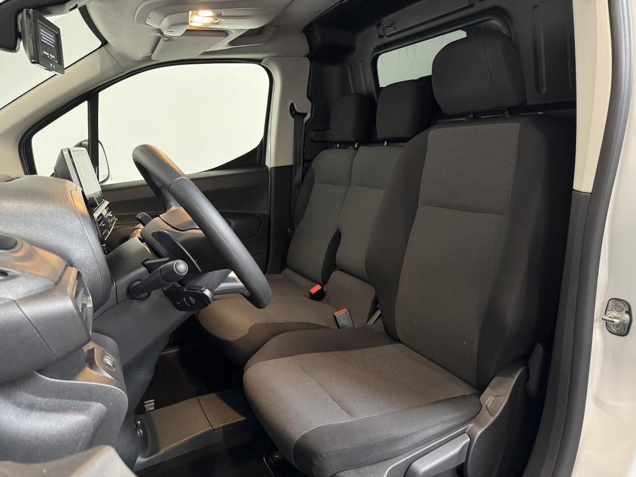 Citroen BERLINGO 130PK Automaat L2 Navigatie Apple carplay/ Android Auto Cruise control Trekhaak parkeersensoren 3-Zits Euro6