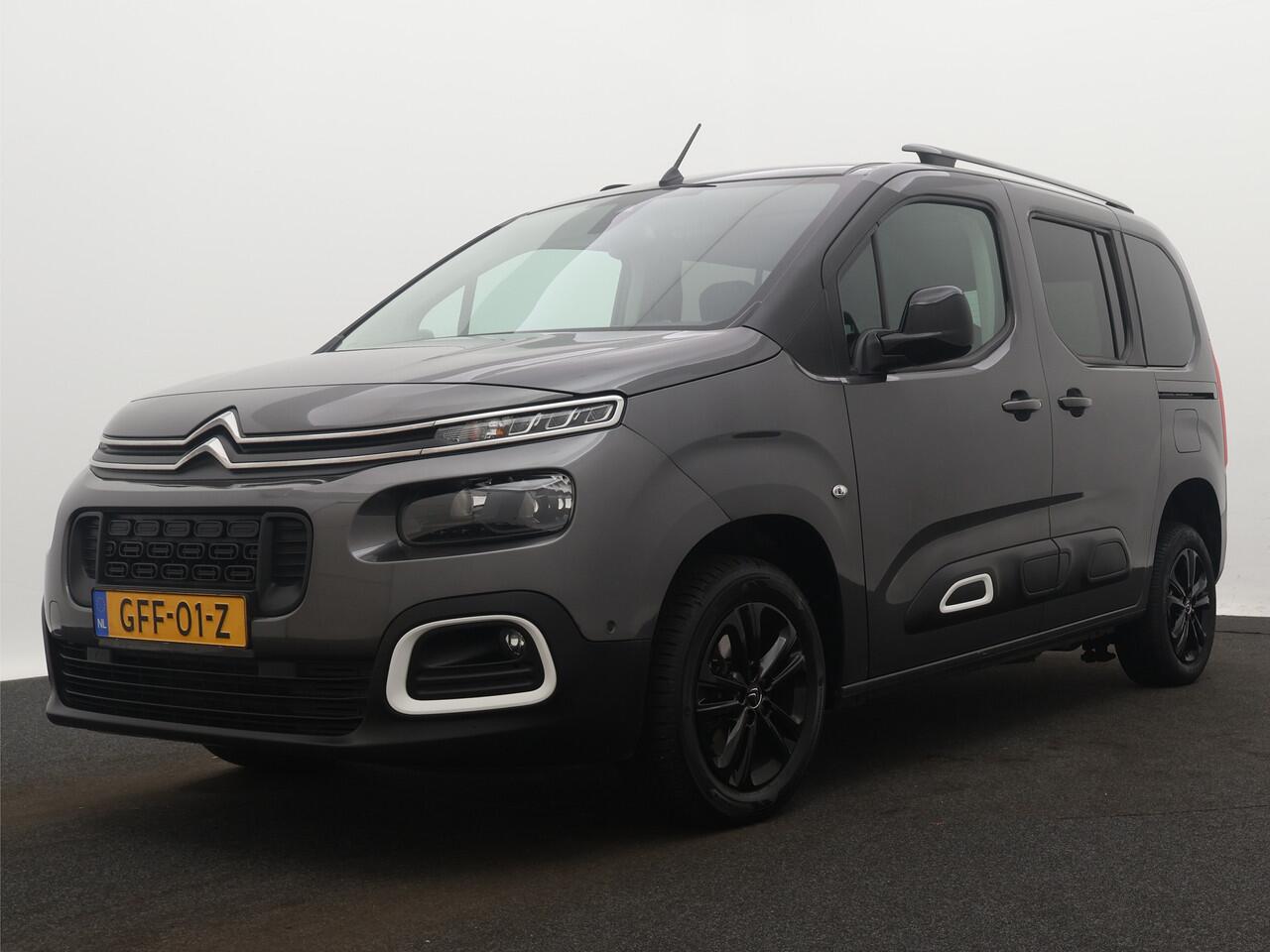 Citroen BERLINGO 1.2 PureTech Shine Direct leverbaar! Rolstoelauto, uitgevoerd met nieuwe bodemverlaging