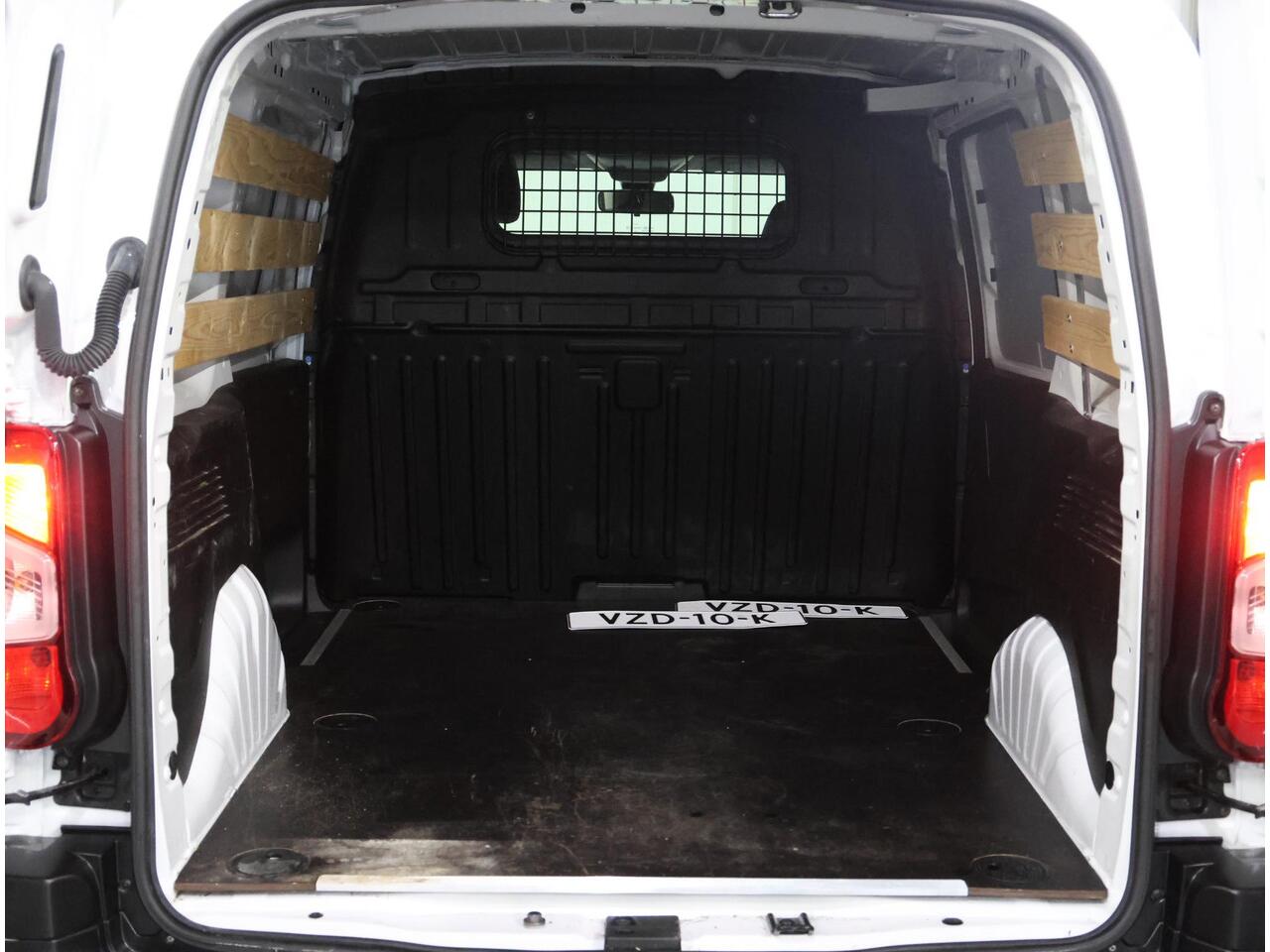 Citroen BERLINGO 1.5 BlueHDi 100PK S&S L1 | 1ste Eigenaar | AppleCarplay/AndroidAuto | Parkeersensoren | Airco | Armsteun | Houtenlaadvloer | Cruise Control | Bluetooth | Mistlampen | Zijschuifdeur Rechts |