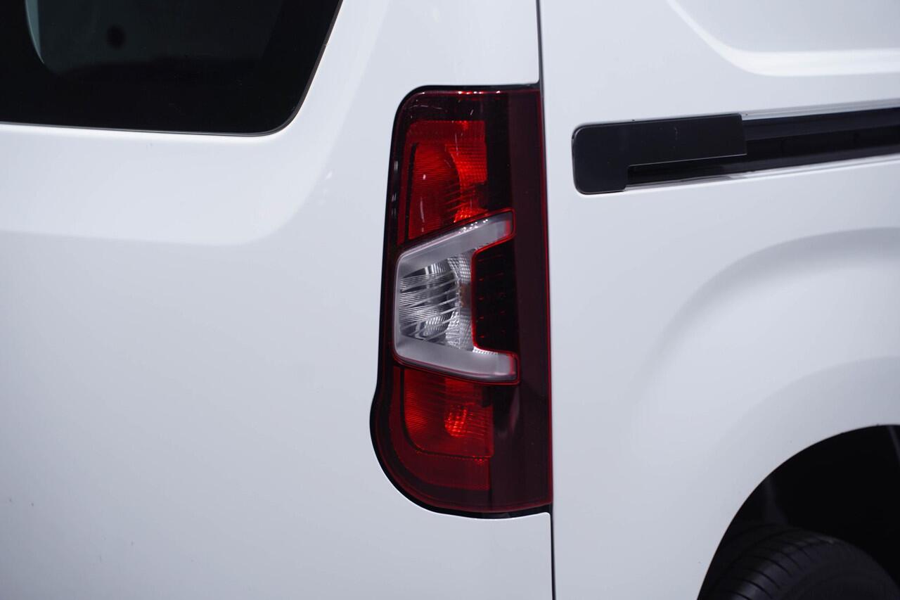 Citroen BERLINGO 1.2 Pure Tech 110 pk Benzine Airco Cruise Control, DAB+, PDC achter, 2-Zits