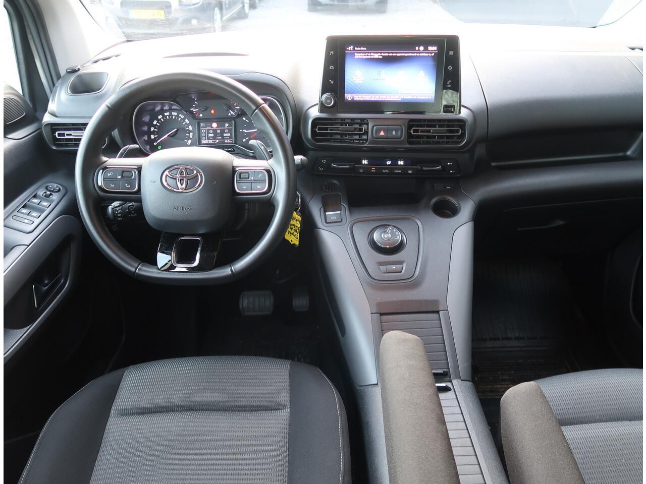 Citroen BERLINGO 130 Pk Benzine ** AUTOMAAT * * Climate & Cruise Control * Trekhaak * L.M. Velgen * Navigatie & Spotify via Apple Carplay / Android Auto * Stoelverwarming * Vierseizoenenbanden Michelin * Vingerhoets; Vierde Generatie Eersteklas Service !