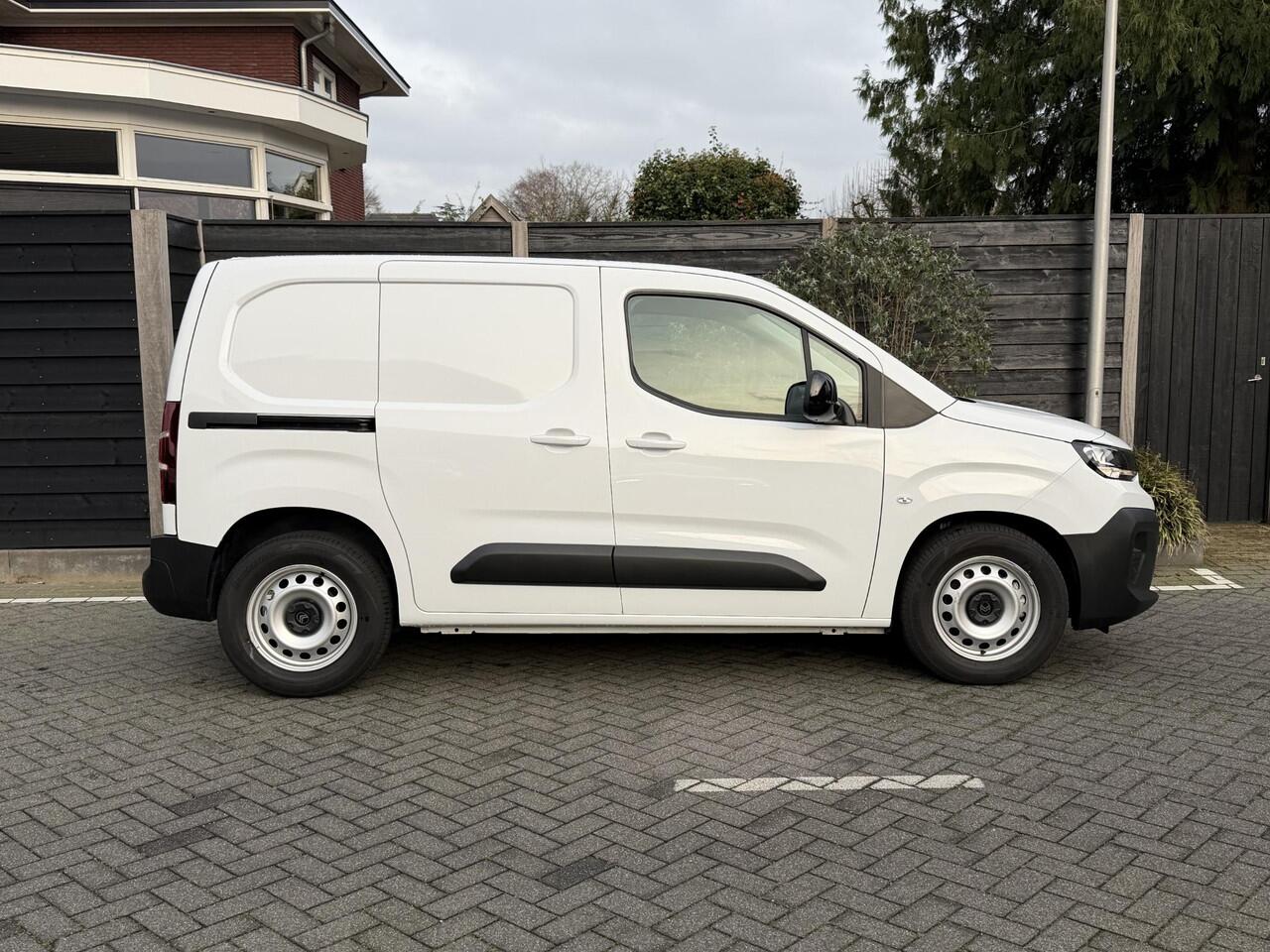Citroen BERLINGO ë-Berlingo 50kWh 136PK Automaat DAB, Keyless, Draadloze Telefoonlader, Parkeersensoren, Trekhaak