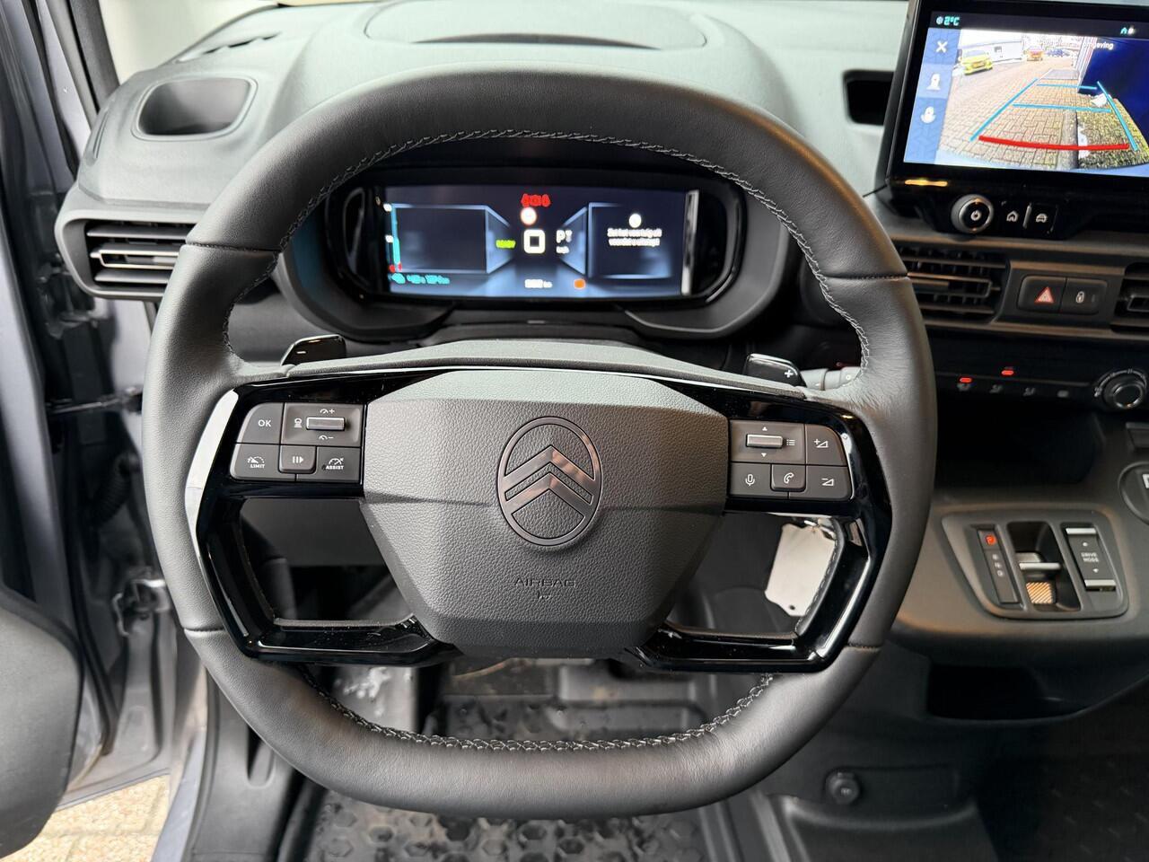 Citroen BERLINGO ë-Berlingo 136 L1 50 kWh | Automaat | 100% Elektrisch | 3 zits | Pack Look | Navigatie | Achteruitrijcamera | Lichtmetalen Velgen | Parkeersensoren | Dodehoekdetectie | DAB | Vloer + zijwand bekleding | Trekhaak voorbereiding | Reservewiel |