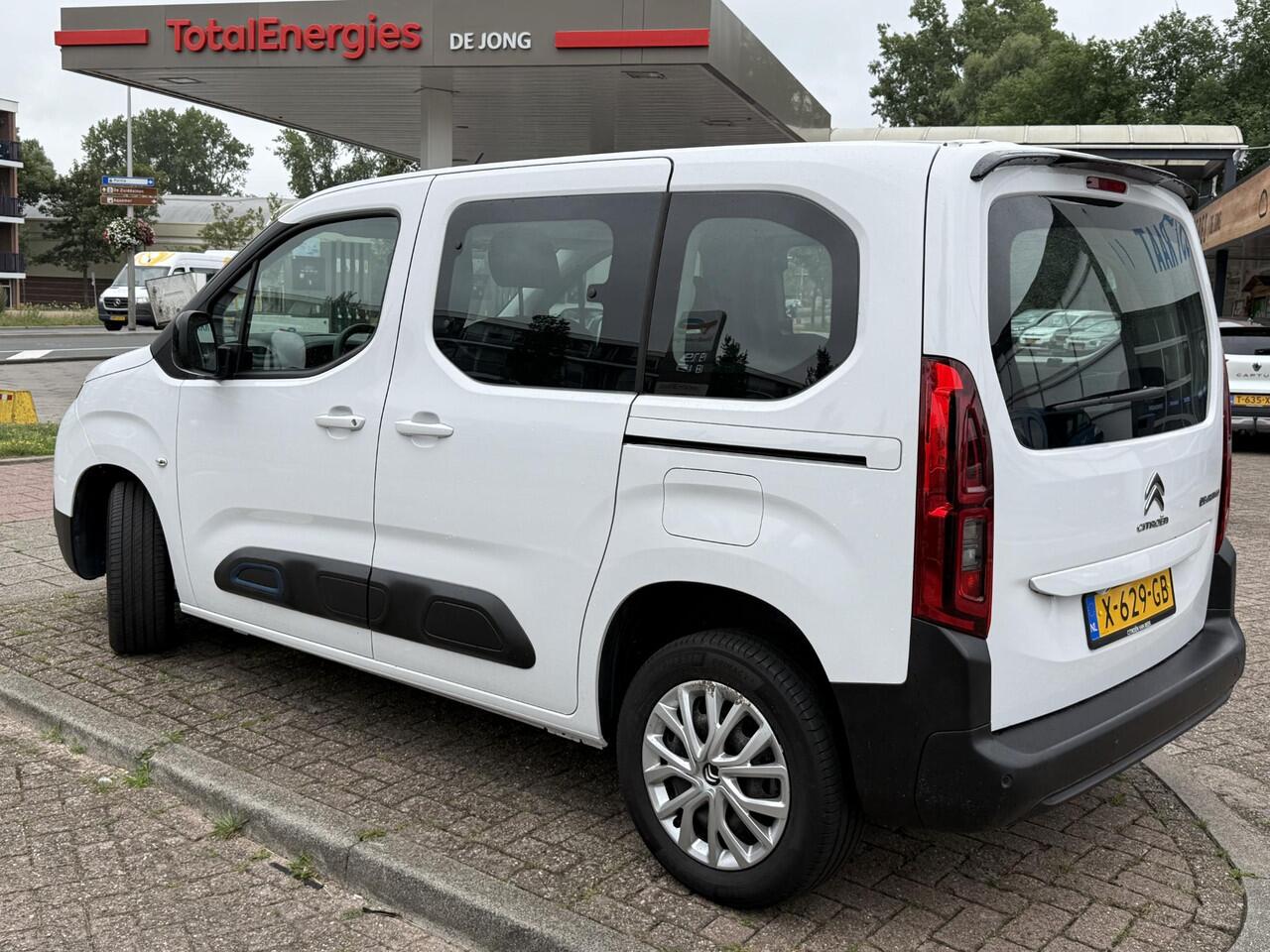 Citroen BERLINGO ë-Berlingo Feel 50 kWh / ALL-IN RIJKLAARPRIJS /Airco/Camera/Groot Scherm/Parkeersensoren/320km actieradius