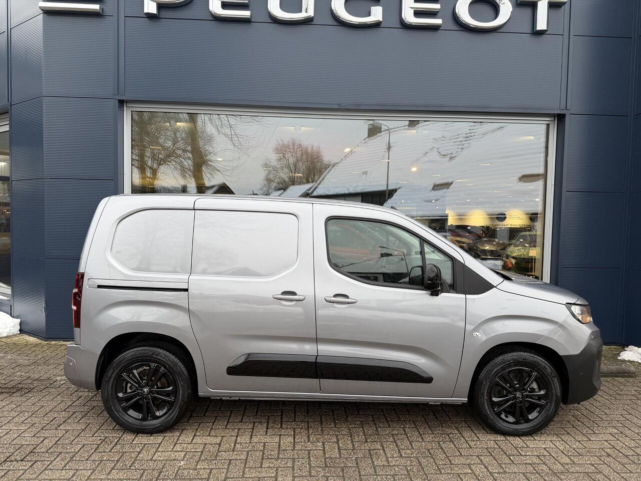 Citroen BERLINGO ë-Berlingo 136 L1 50 kWh | Automaat | 100% Elektrisch | 3 zits | Pack Look | Navigatie | Achteruitrijcamera | Lichtmetalen Velgen | Parkeersensoren | Dodehoekdetectie | DAB | Vloer + zijwand bekleding | Trekhaak voorbereiding | Reservewiel |