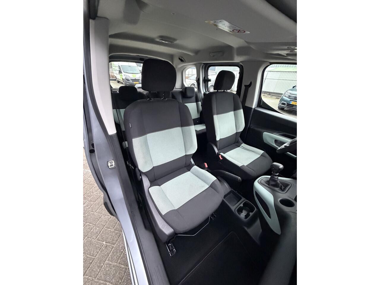 Citroen BERLINGO 110pk Feel (Airco - Navigatie via APP - Parkeersensoren - Cruise Controle - 2x schuifdeuren)