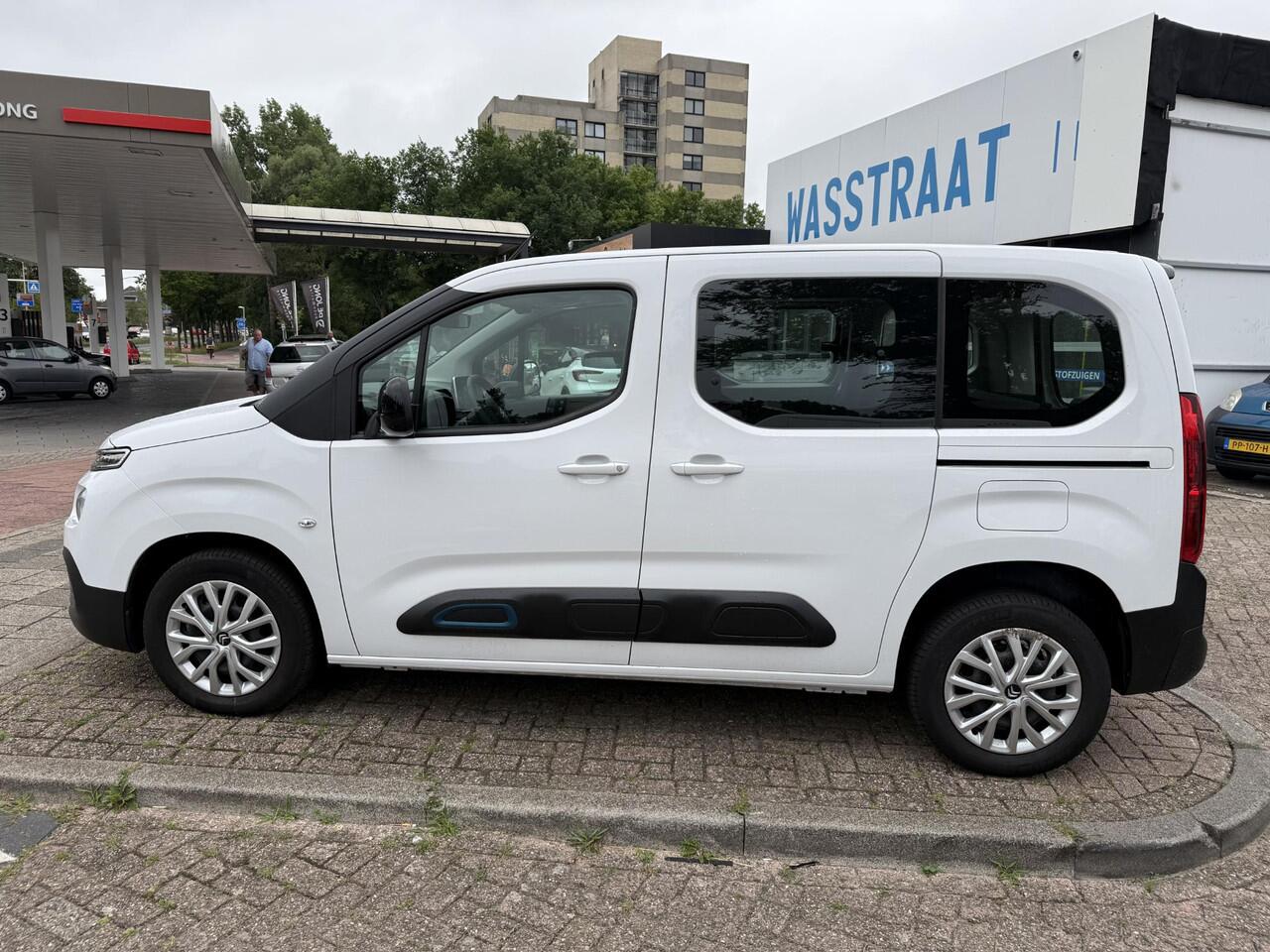 Citroen BERLINGO ë-Berlingo Feel 50 kWh / ALL-IN RIJKLAARPRIJS /Airco/Camera/Groot Scherm/Parkeersensoren/320km actieradius